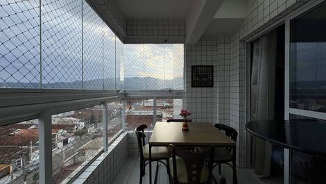 Apartamento con piscina disponible, con vistas al mar y balcón gourmet.