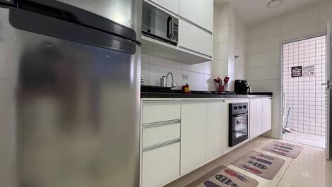 Apartamento con piscina disponible, con vistas al mar y balcón gourmet.