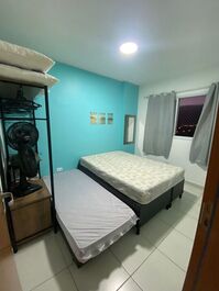Quarto cama casal e cama solteiro