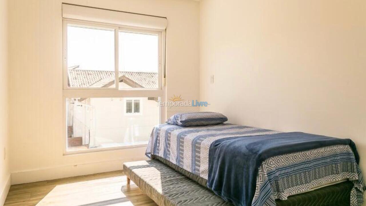 Casa para aluguel de temporada em Bombinhas (Canto Grande)