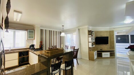 Apartamento 03 dormitorios em Bombas - LA0077