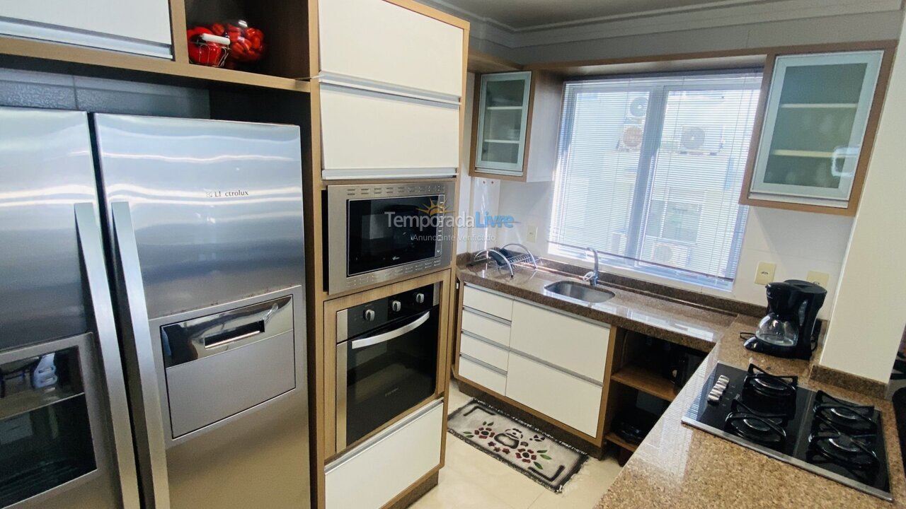 Apartamento para aluguel de temporada em Bombinhas (Praia de Bombas)