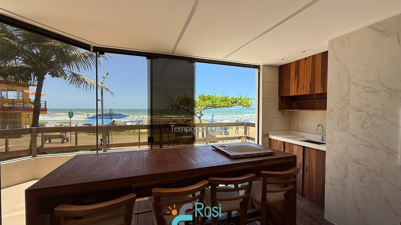 Apartamento para aluguel de temporada em Itapema (Meia Praia Frente Mar)