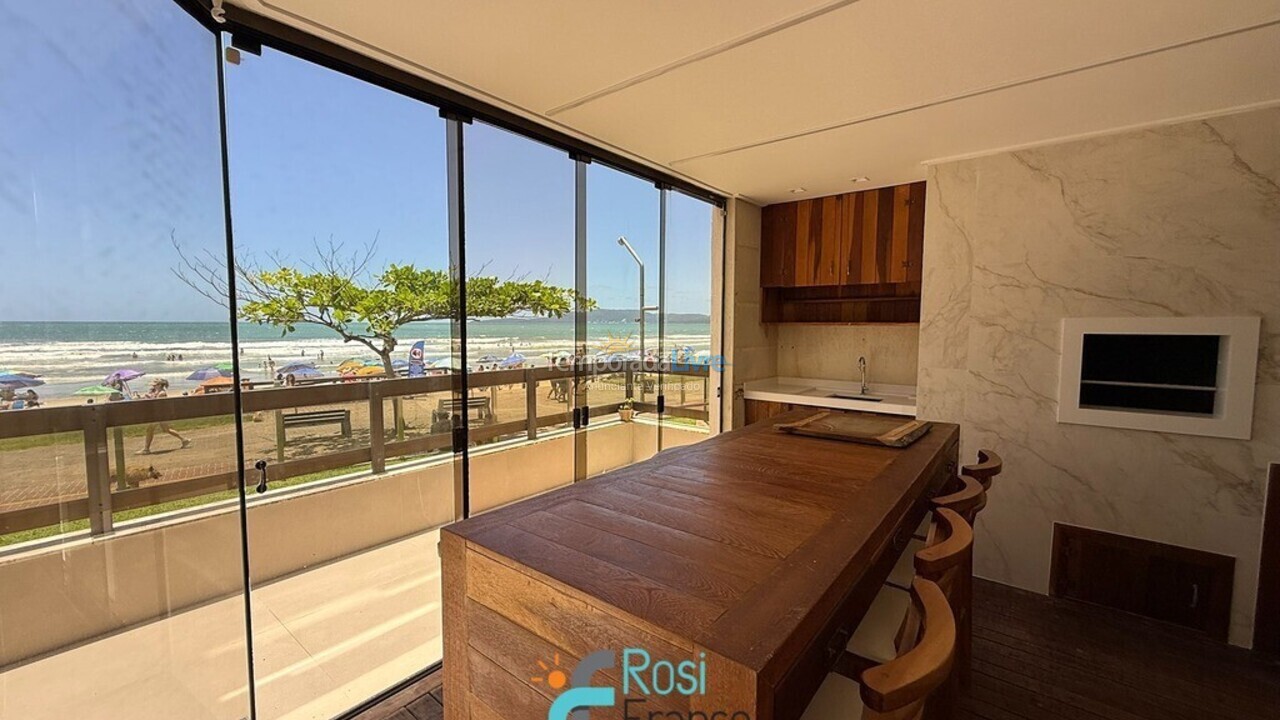 Apartamento para aluguel de temporada em Itapema (Meia Praia Frente Mar)