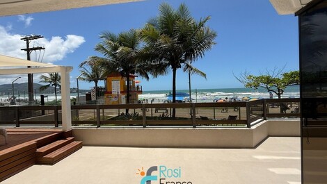 Apartamento 3 suítes frente mar Meia Praia SC