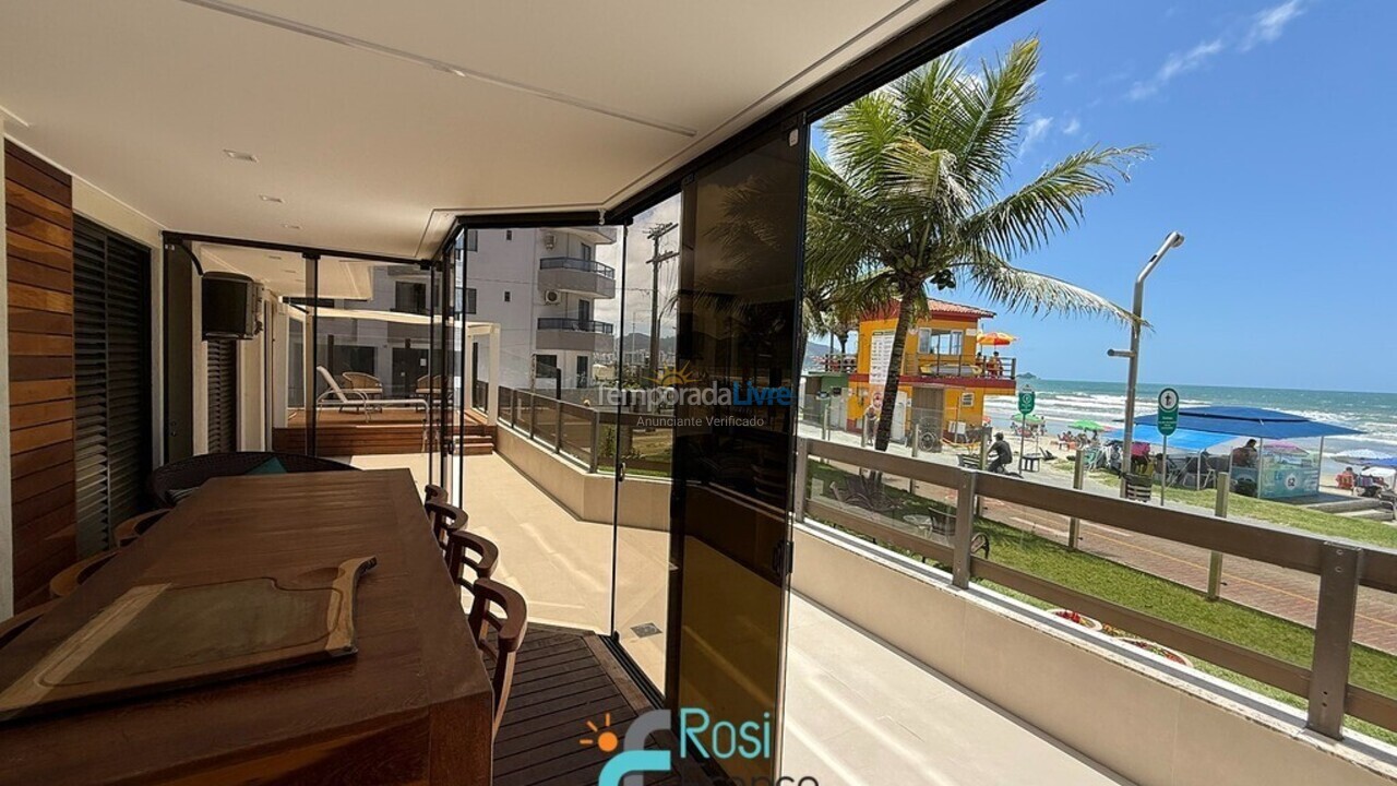 Apartamento para aluguel de temporada em Itapema (Meia Praia Frente Mar)