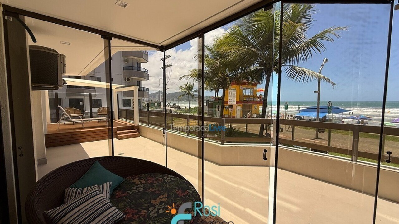 Apartamento para aluguel de temporada em Itapema (Meia Praia Frente Mar)