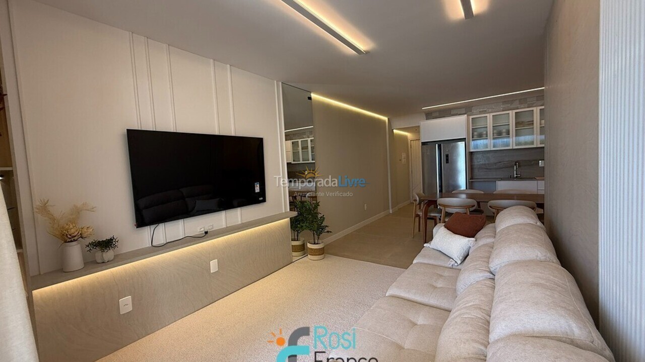 Apartamento para aluguel de temporada em Itapema (Meia Praia Frente Mar)