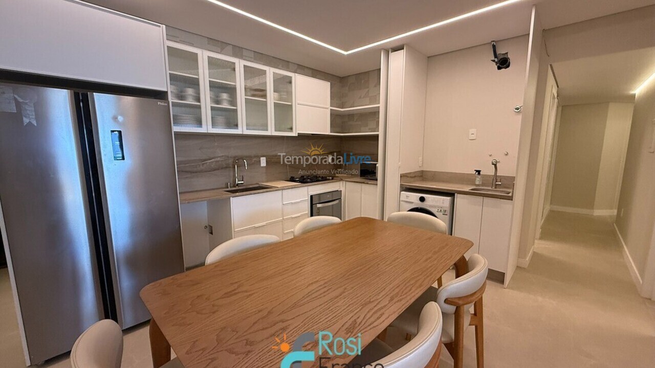 Apartamento para aluguel de temporada em Itapema (Meia Praia Frente Mar)