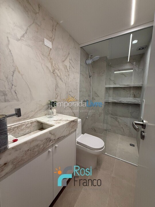 Apartamento para aluguel de temporada em Itapema (Meia Praia Frente Mar)