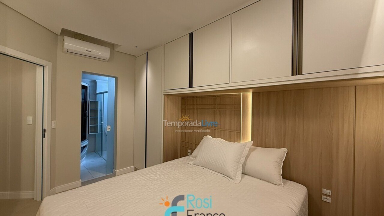 Apartamento para aluguel de temporada em Itapema (Meia Praia Frente Mar)