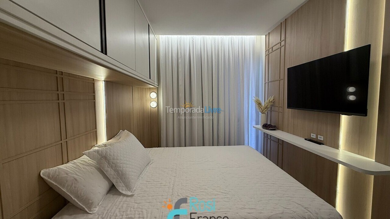 Apartamento para aluguel de temporada em Itapema (Meia Praia Frente Mar)