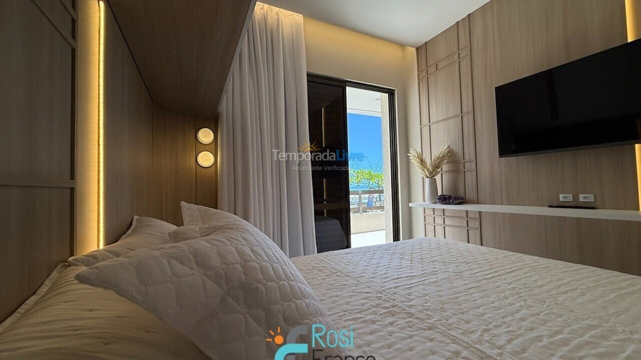 Apartamento para aluguel de temporada em Itapema (Meia Praia Frente Mar)