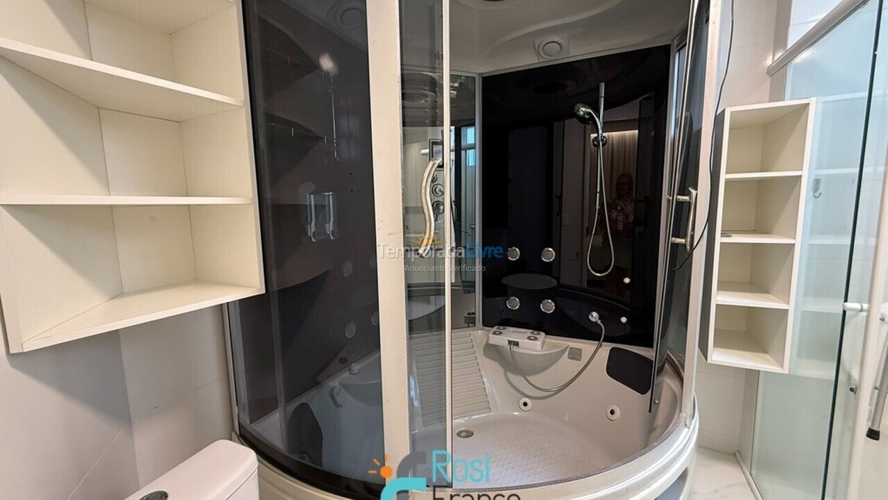 Apartamento para aluguel de temporada em Itapema (Meia Praia Frente Mar)