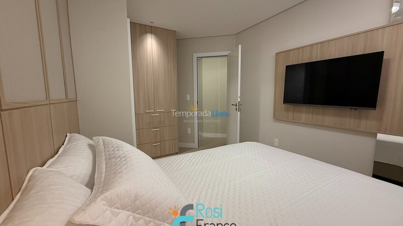 Apartamento para aluguel de temporada em Itapema (Meia Praia Frente Mar)