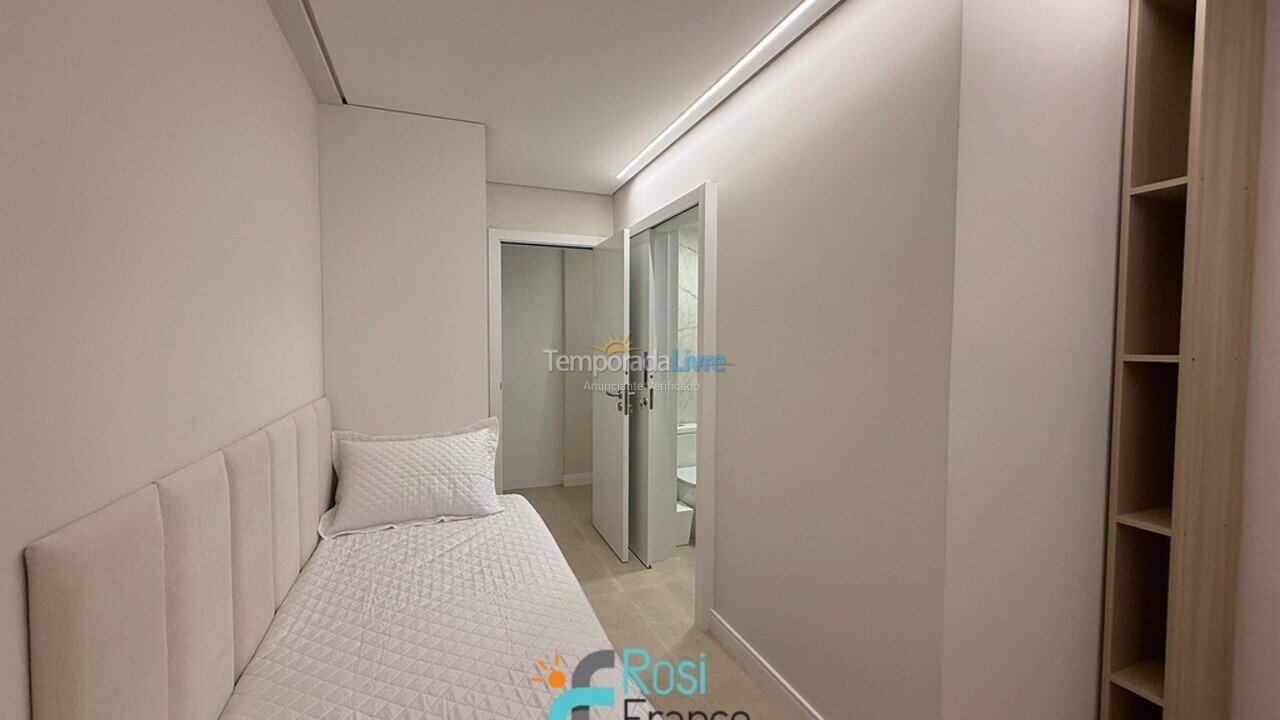 Apartamento para aluguel de temporada em Itapema (Meia Praia Frente Mar)