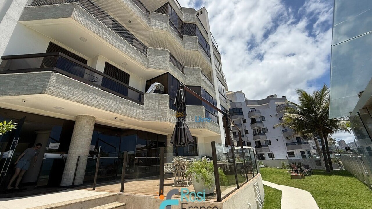 Apartamento para aluguel de temporada em Itapema (Meia Praia Frente Mar)