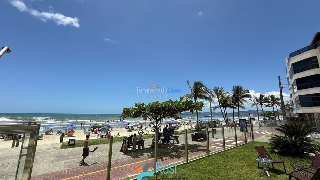 Apartamento para aluguel de temporada em Itapema (Meia Praia Frente Mar)