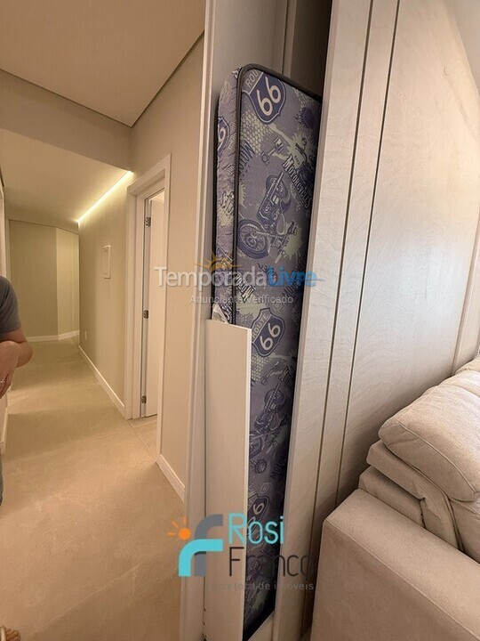 Apartamento para aluguel de temporada em Itapema (Meia Praia Frente Mar)