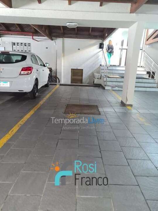 Apartamento para aluguel de temporada em Itapema (Meia Praia Frente Mar)