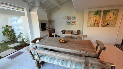 5-BEDROOM HOUSE FOR SEASONAL RENTAL IN JURERÊ INTERNACIONAL