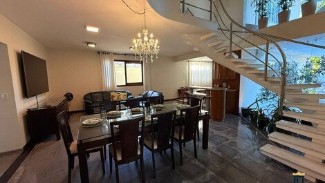 5-BEDROOM HOUSE FOR SEASONAL RENTAL IN JURERÊ INTERNACIONAL