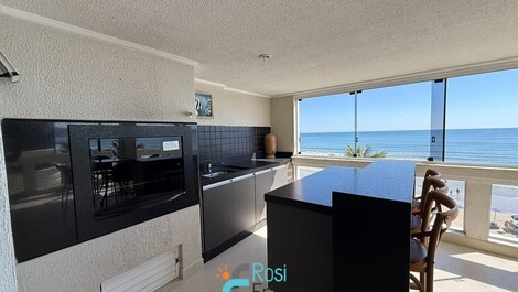 Apartamento de 3 suites frente al mar en Meia Praia, SC
