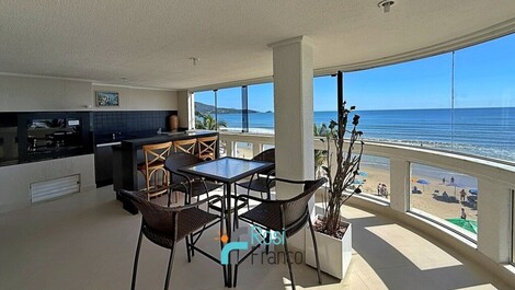 Apartamento de 3 suites frente al mar en Meia Praia, SC