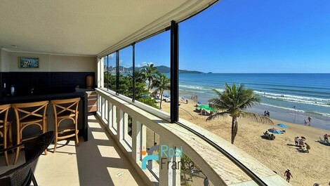 Apartamento de 3 suites frente al mar en Meia Praia, SC