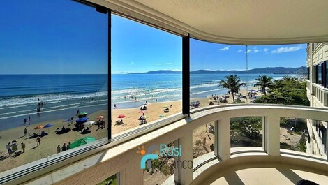 Apartamento de 3 suites frente al mar en Meia Praia, SC
