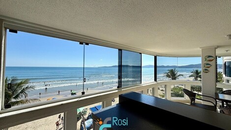 Apartamento de 3 suites frente al mar en Meia Praia, SC