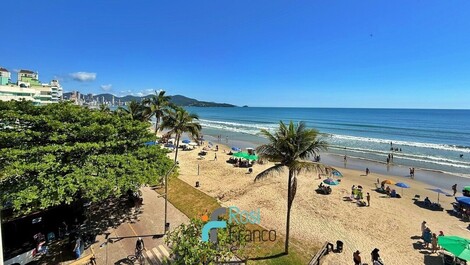 Apartamento de 3 suites frente al mar en Meia Praia, SC