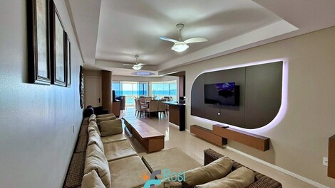 Apartamento de 3 suites frente al mar en Meia Praia, SC
