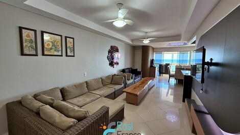 Apartamento de 3 suites frente al mar en Meia Praia, SC
