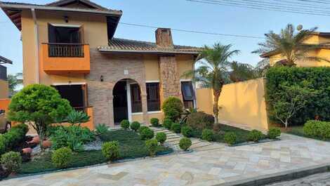 A RETREAT FOR YOUR FAMILY, PARADISE BEACH RESIDENCE, SWIMMING POOL, 3 SUITES.