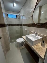 3 bedrooms, one of which is a suite.