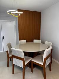 3 bedrooms, one of which is a suite.