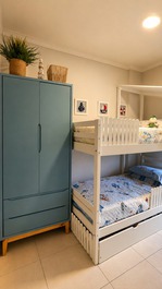 Quarto 2 com beliche e bicama