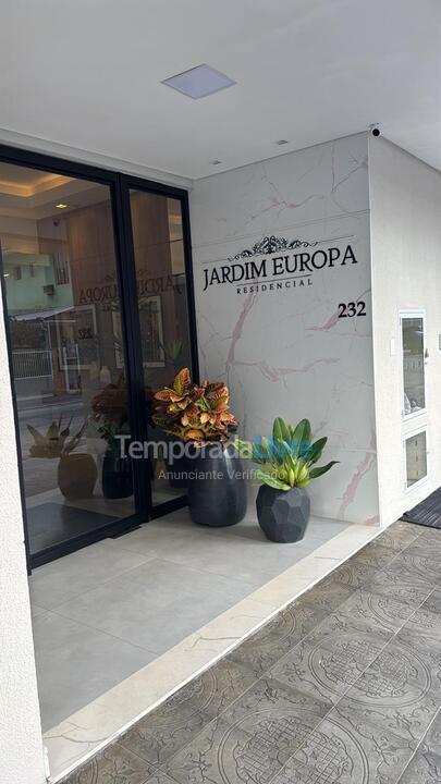 Apartamento para alquiler de vacaciones em Itapema (Meia Praia)