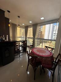Apartamento de 3 dormitorios, 2 de ellos suites.