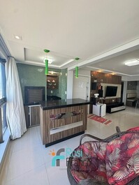 3-bedroom beachfront apartment in Meia Praia, SC