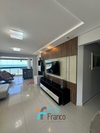 3-bedroom beachfront apartment in Meia Praia, SC