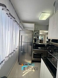 3-bedroom beachfront apartment in Meia Praia, SC