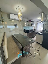 3-bedroom beachfront apartment in Meia Praia, SC