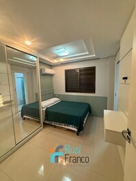 3-bedroom beachfront apartment in Meia Praia, SC