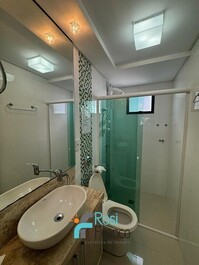 3-bedroom beachfront apartment in Meia Praia, SC