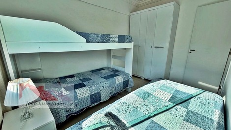 Quarto de solteiro com ar condicionado