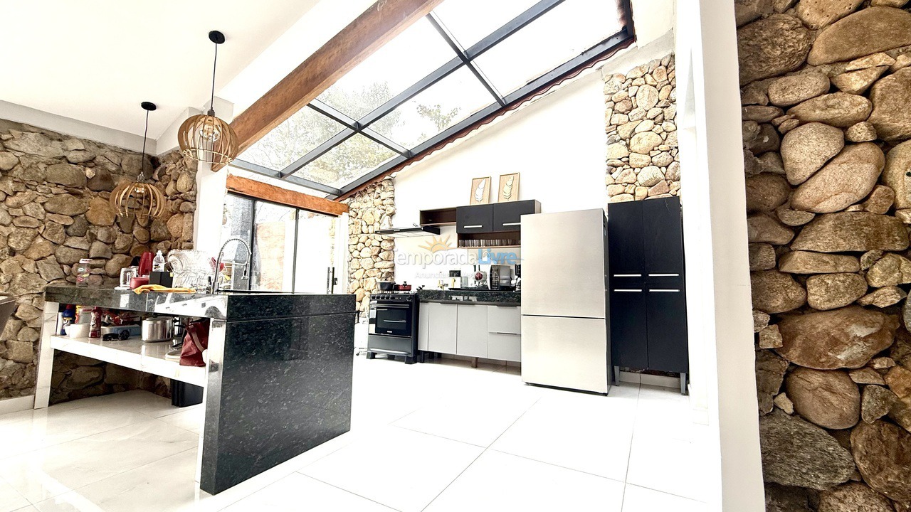 Casa para alquiler de vacaciones em Caraguatatuba (Martim de Sá)