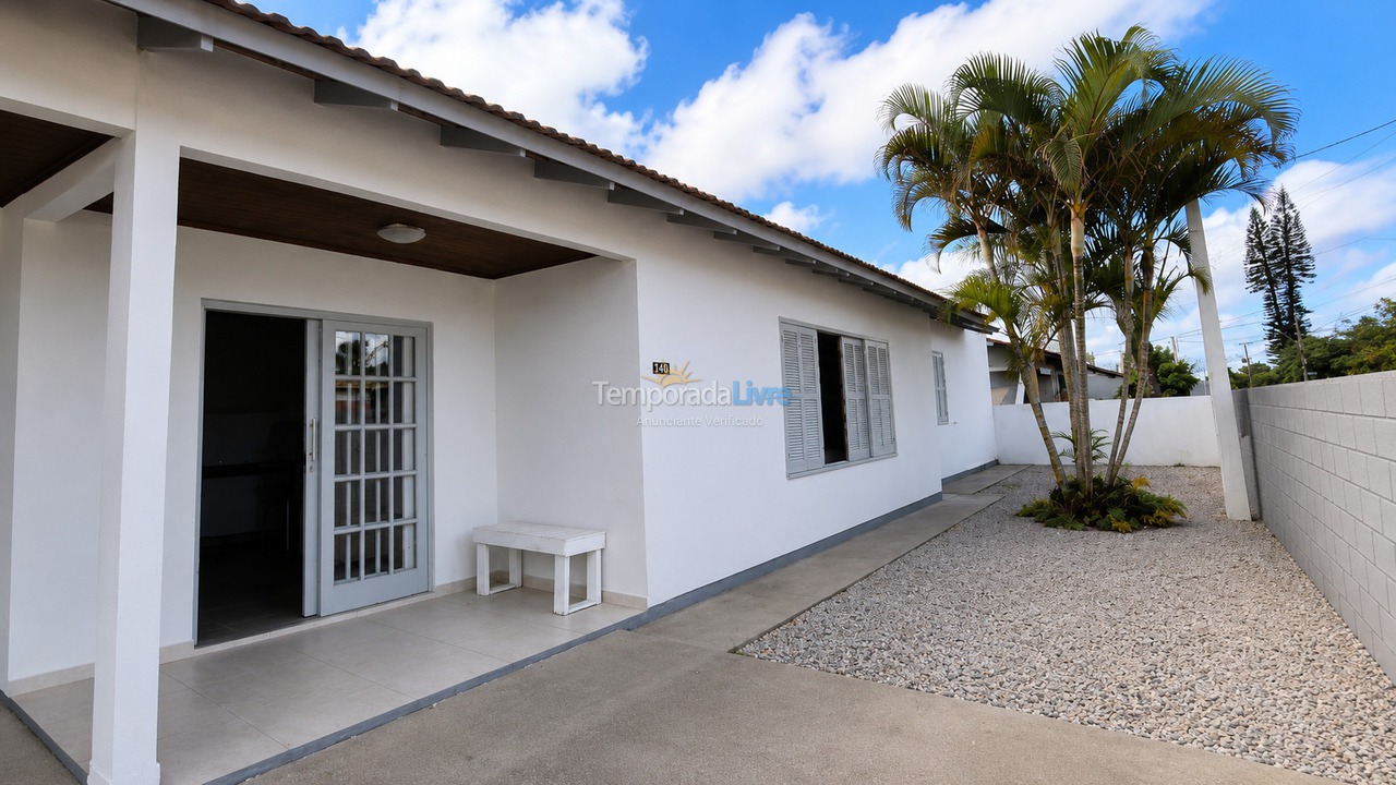 Casa para aluguel de temporada em Florianópolis (Praia de Canasvieiras)