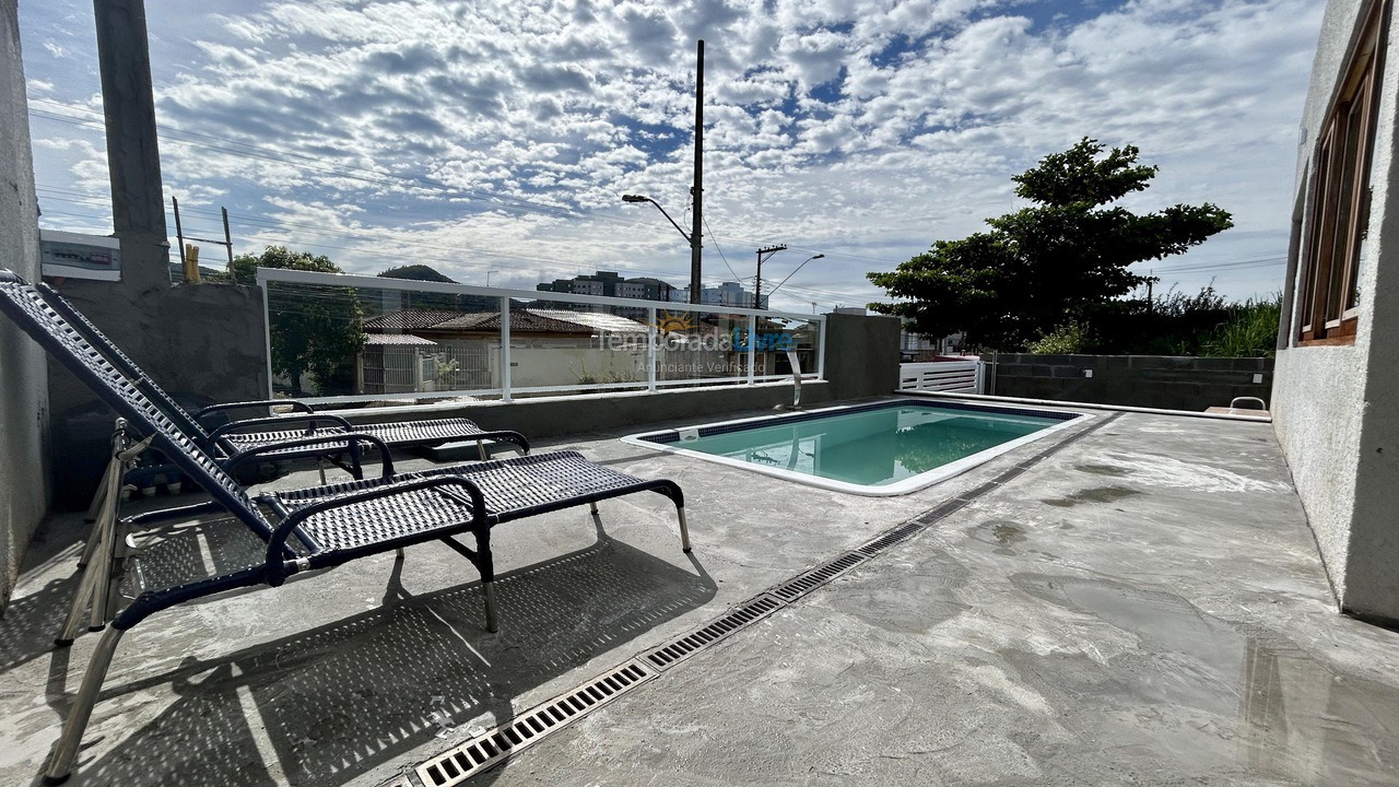 Casa para aluguel de temporada em São Paulo (Martin de Sa)